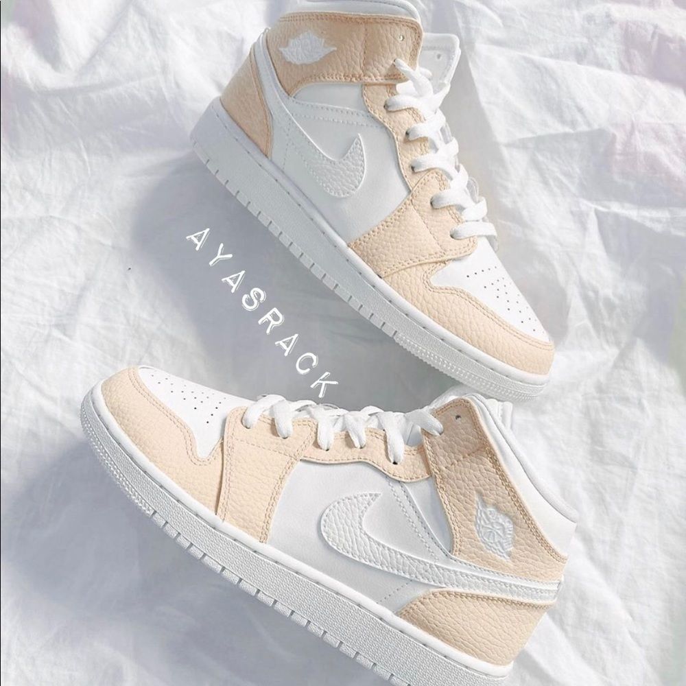 Custom painted Air jordan 1 mid - Picture 1 of 2